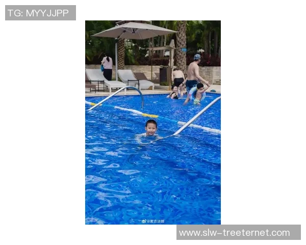 水上练足球新风潮体验水上运动的乐趣与挑战 水上练足球新风潮体验水上运动的乐趣与挑战